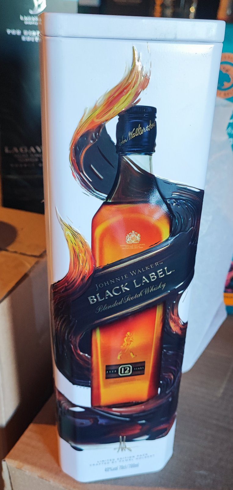 Johnnie Walker Black Label Metal Box 0.7 lit