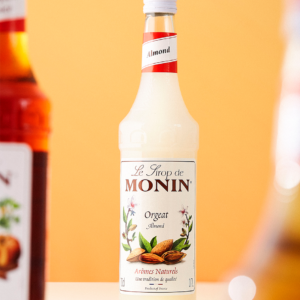 Чаша кафе со Monin Almond сируп – кремаст бадем вкус