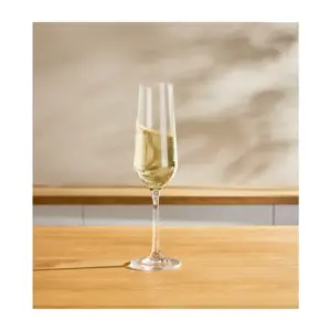 чаши за шампањ од кристално стакло