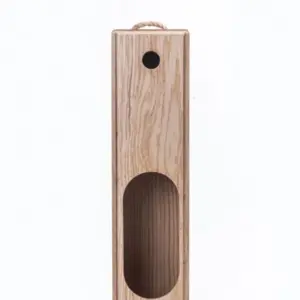 Дрвена кутија за вино со рачка – Елегантно решение за подарок